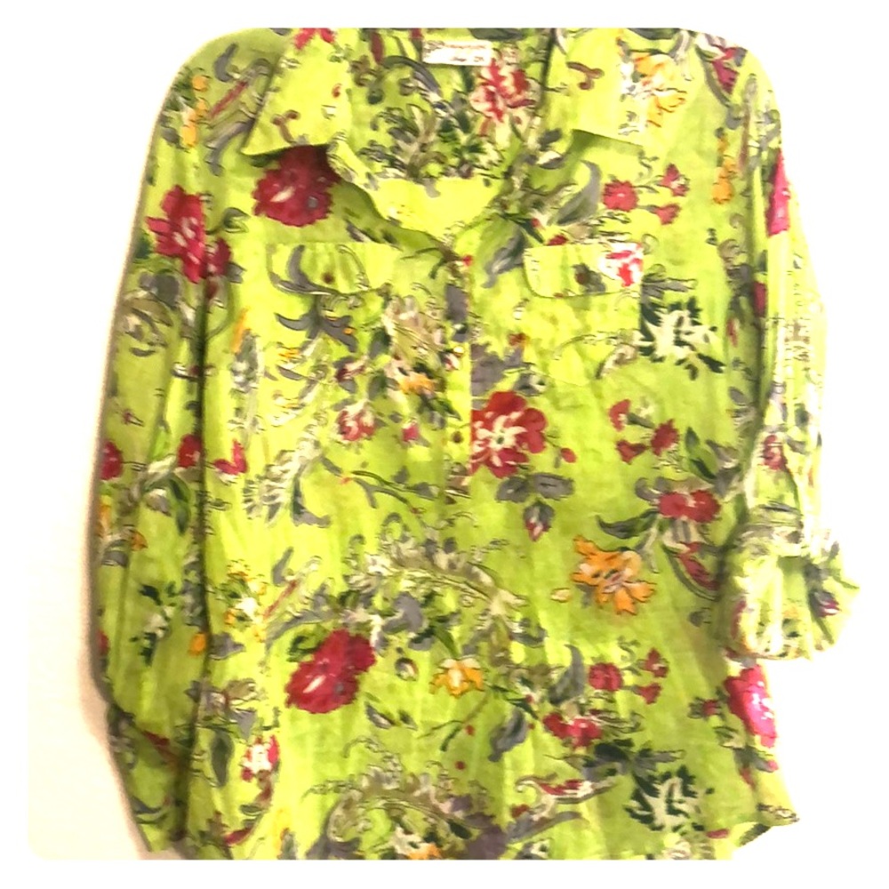 Floral print roll sleeve blouse. NWOT